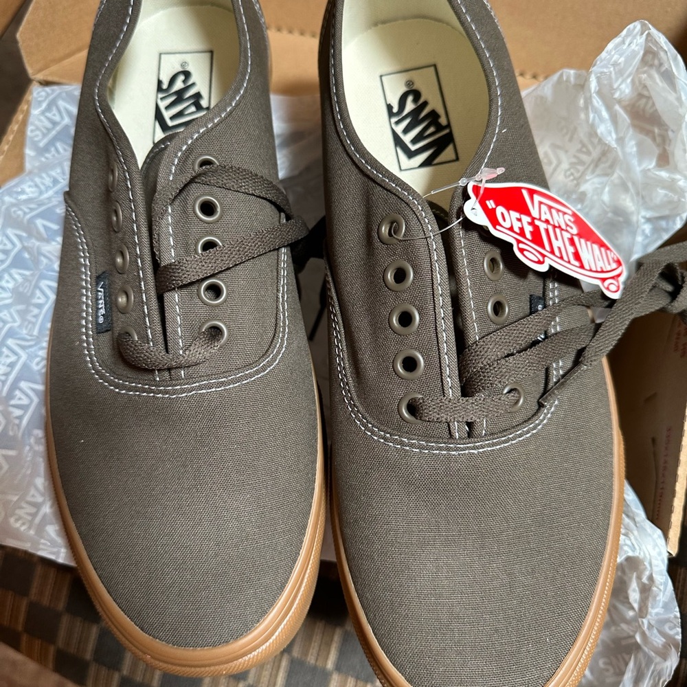 New! Men’s Vans sneakers never worn with tags. Color: canteen